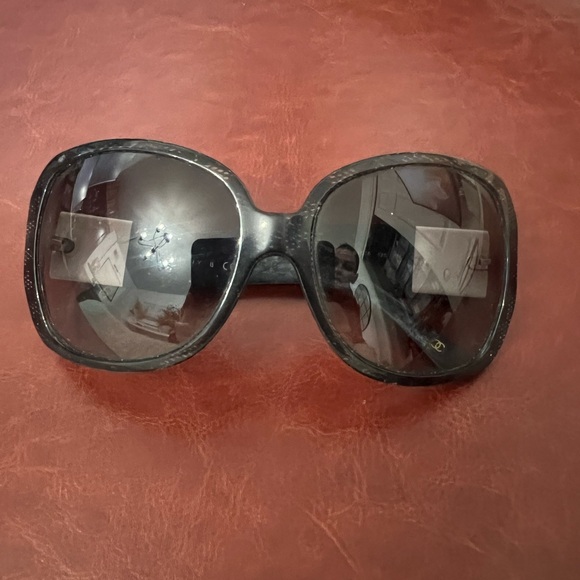 Chanel Sunglasses (Authentic) - Picture 4 of 7